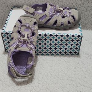 Pre Owned Khombu Girls Sandals size 2